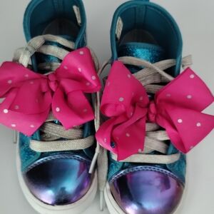Girl shoes/ a JoJo Siwa Brand in good condition. Beautiful with polkadots 🎀